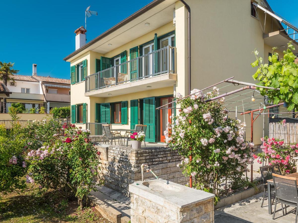 Nina Poreč Buitenkant foto