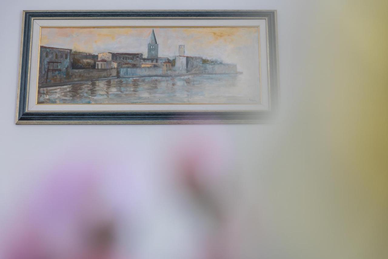Nina Poreč Buitenkant foto